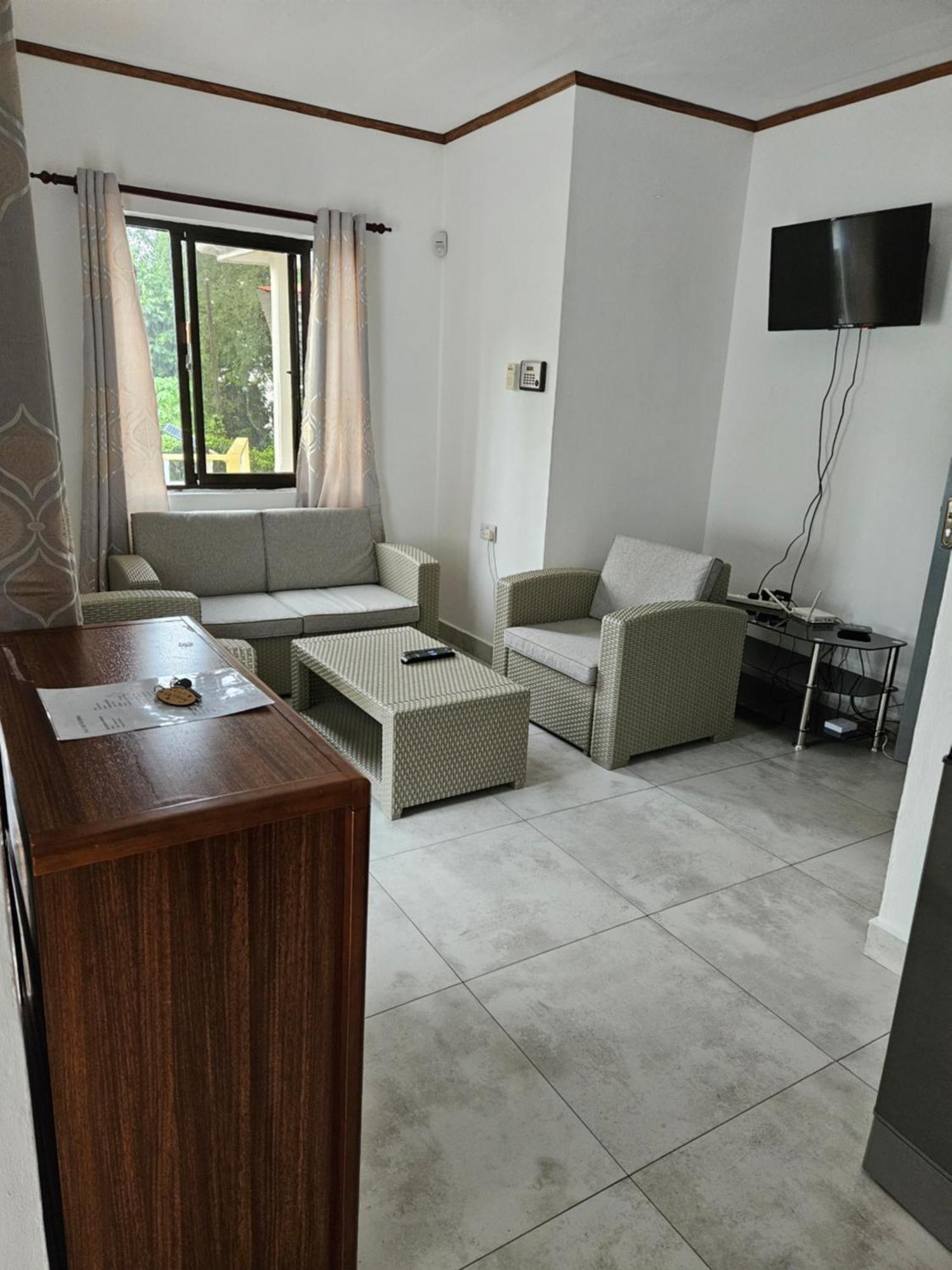 E&E Self Catering Hotel Beau Vallon  Exterior foto